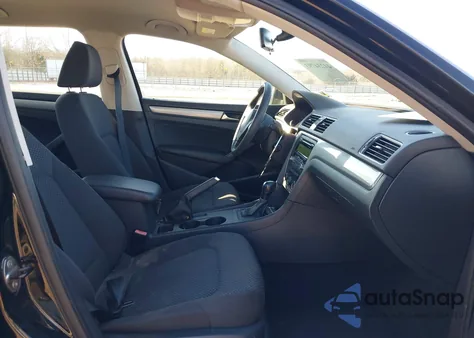 2013 Volkswagen Passat 2.5L S z USA, uszkodzony, nr VIN 1VWAP7A39DC124111